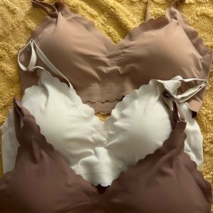 3 comfy bras.Scalloped bottom,padded inserts, adj strap.Never worn,no tags.